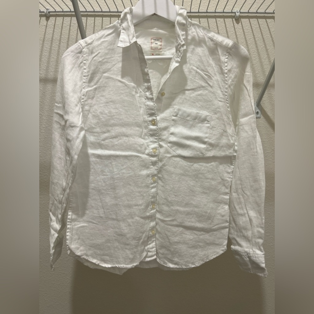 GAP Long Sleeve White Button Down Shirt Size XS